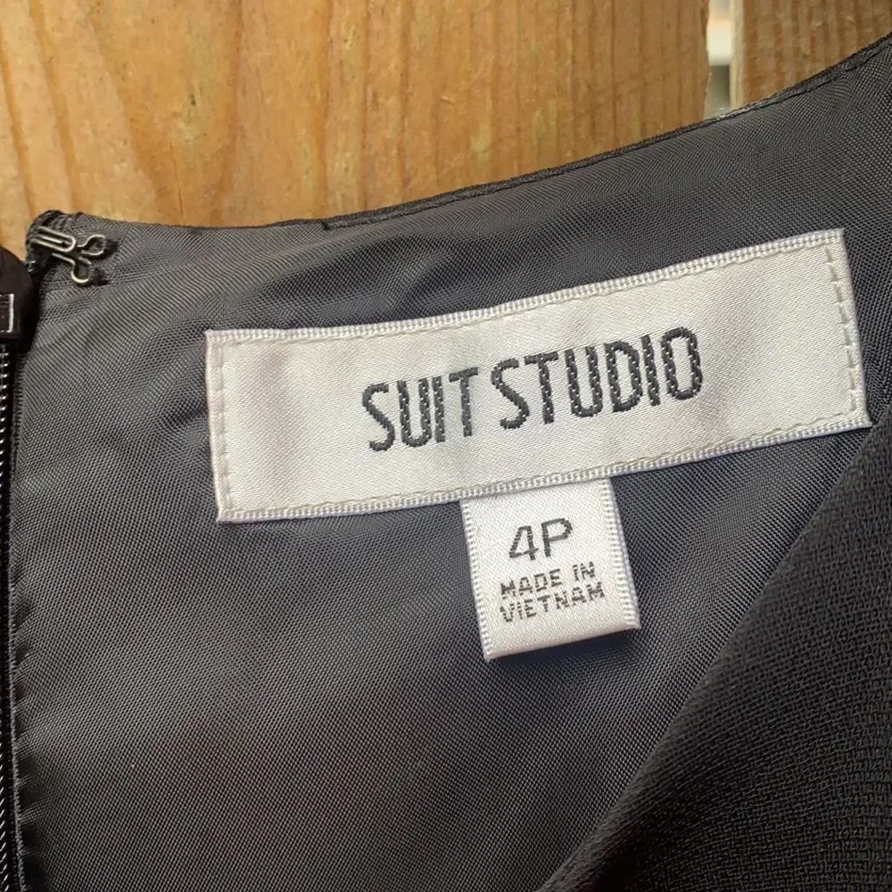 Suit Studio dress sz. 4 petite - Picture 2 of 5